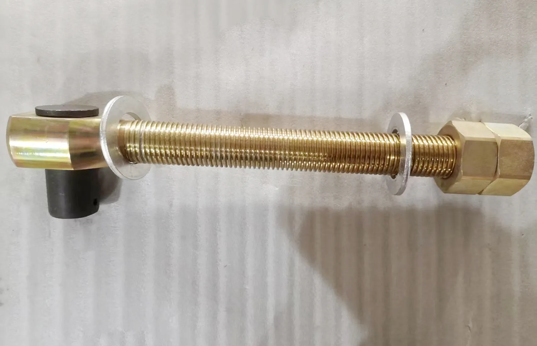 Регулировочный-болт-электродвигателя-TR55-2